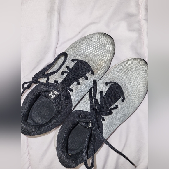 Under Armour Sneakers - Picture 2 of 3